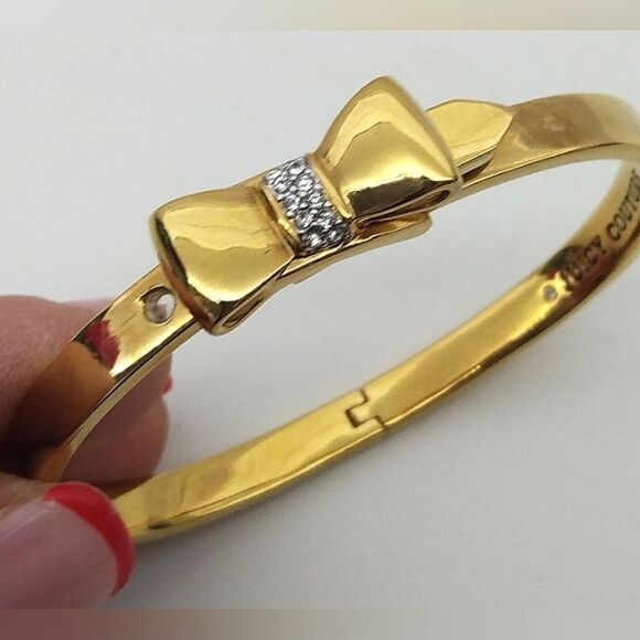 Juicy Couture Gold Tone Bow Belt Bracelet Bangle Jewelry - Picture 14 of 16